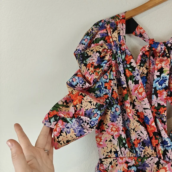 for Love & Lemons Bouquet Floral Deep V-neck Ruffle Puff Sleeve Mini Dress Sz M - Picture 10 of 16